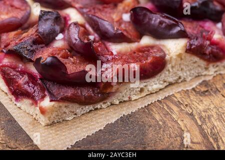 Raw bayerischer Pflaumendachi Stockfoto