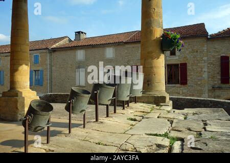 Villefranche du Périgord deckte den Markt ab Stockfoto