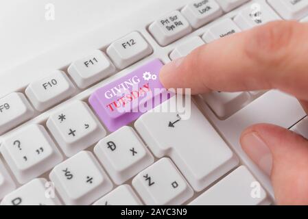 Konzeptionelle Handarbeit, die am Dienstag zeigt. Business Foto Text International Day of Charitable Giving Hashtag Aktivismus Whit Stockfoto