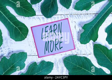 Hinweis zum Schreiben mit weiteren Informationen. Geschäftsfoto mit Wissen oder Geschick, das durch die Schulung erworben wurde. Stockfoto