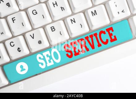 Word Writing Text SEO Service. Geschäftskonzept für Techniken und Verfahren zur Erhöhung der Sichtbarkeit der Website White pc keyboa Stockfoto