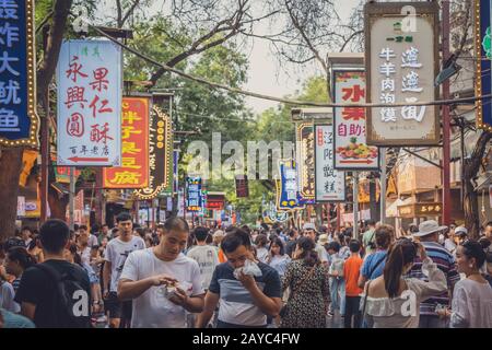 Menschenmassen im muslimischen Viertel in Xian Stockfoto