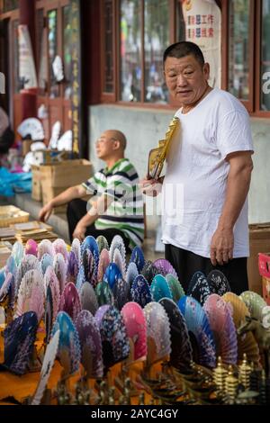 Souvenir-Fan-Verkäufer von Xian Stockfoto