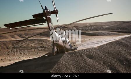 Alte verrostete Militärhubschrauber in der Wüste bei Sonnenuntergang Stockfoto