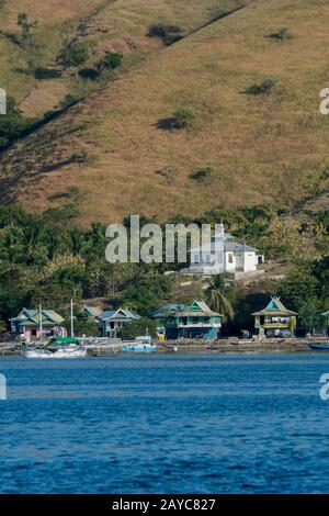 Blick von Kelor Island, einer einsamen Insel, etwa 10 Kilometer von Labuan Bajo, Flores und in der Nähe von Komodo Island, Komodo National Park in East Nusa entfernt Stockfoto