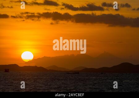 Blick von Kelor Island, einer einsamen Insel, etwa 10 Kilometer von Labuan Bajo, Flores und in der Nähe von Komodo Island, Komodo National Park in East Nusa entfernt Stockfoto