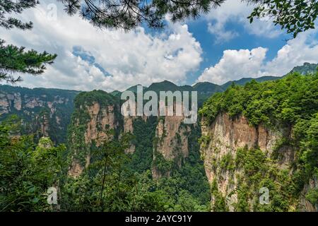 Atemberaubende Gebirgsformationen in Zhangjiajie Stockfoto