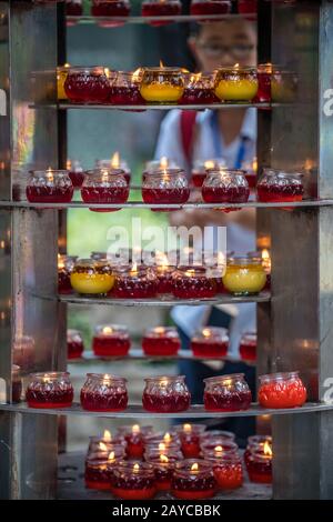 Gedenkkerzen im Wenshu-Kloster Stockfoto