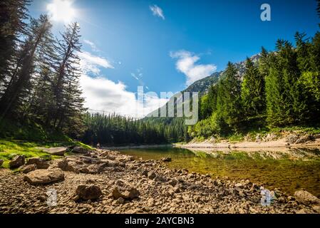 Alp-See in der Styria, Österreich zwischen Bergen und Wald. Grüner See ( Gruner Siehe ). Stockfoto