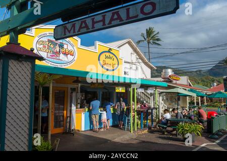 Kleine Geschäfte und Boutiquen in Hanalei am nördlichen Ende der hawaiischen Insel Kauai, Hawaii, USA. Stockfoto