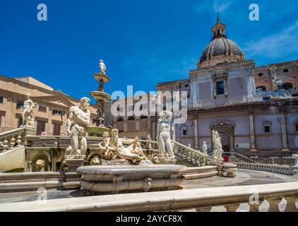 Piazza Pretoria und die Praetorian Brunnen in Palermo, Sizilien, Italien. Stockfoto