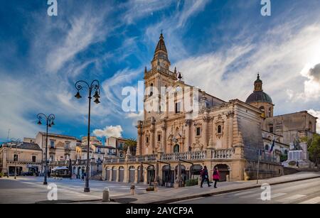 Kathedrale von San Giovanni Battista in der barocken Stadt Ragusa auf Sizilien, Italien Stockfoto