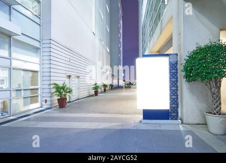 Leeren Plakatwand in modernen Gebäude Stockfoto