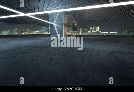 Perspektivischer Blick auf den leeren Zementboden mit modernem Stahl- und Glasgebäude. 3D-Rendering und echte Bilder gemischte Medien Stockfoto