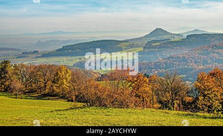 Hegau, Vulkanlandschaft im Herbst Stockfoto