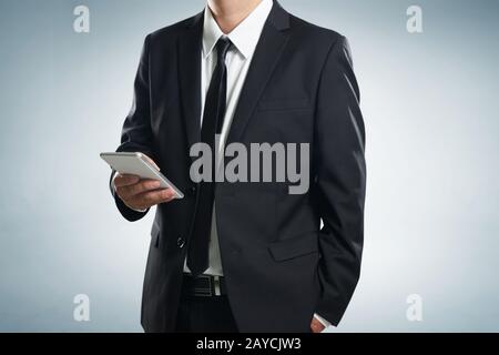 Nahaufnahme von einem Geschäftsmann mit mobilen Smart Phone Mann Stockfoto