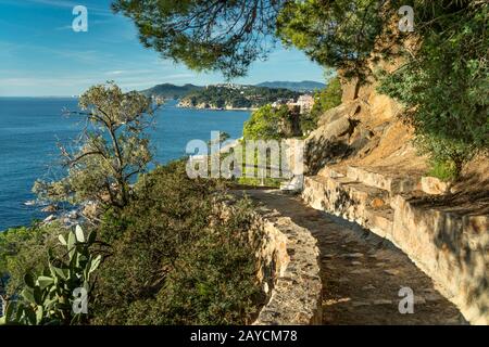 FUSSWEG CALAS LLORET DE MAR COSTA BRAVA KATALONIEN SPANIEN Stockfoto