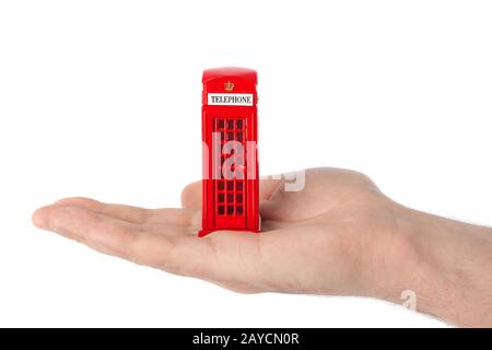 Hand mit Spielzeug rote Telefonzelle von London Stockfoto