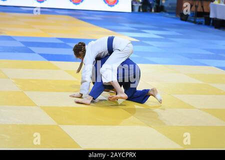 Orenburg, Russland - 21. Oktober 2016: Mädchen treten in Judo beim allrussischen Judo-Turnier unter B. Stockfoto