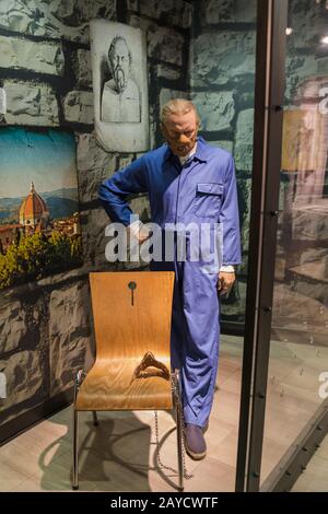 AMSTERDAM, NIEDERLANDE - 25. APRIL 2017: Wachsstatue Hannibal Lecter (Anthony Hopkins) im Museum Madame Tussauds am 25. April 201 Stockfoto