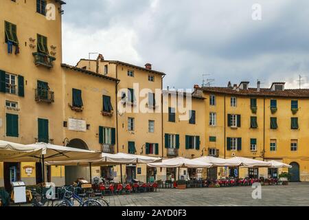 Piazza Anfiteatro, Lucca, Italien Stockfoto