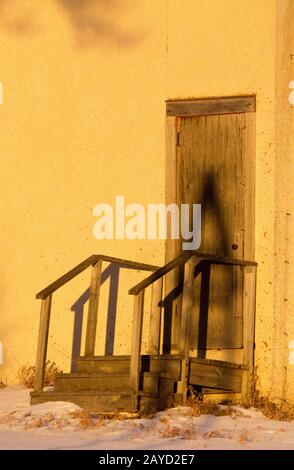 Sonnenuntergang auf Old Schoolhouse Stockfoto