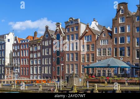 Die Tanzhäuser am Damrak, Amsterdam Stockfoto