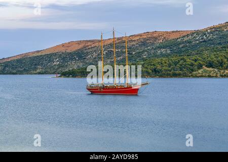 Segelschiff in Marina Bay, Kroatien Stockfoto