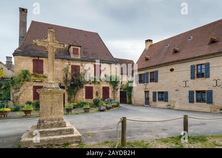 Straße in Saint-Leon-sur-Vezere, Frankreich Stockfoto