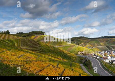 Indischer Sommer auf dem Rotweinpfad im Ahr-Tal Stockfoto