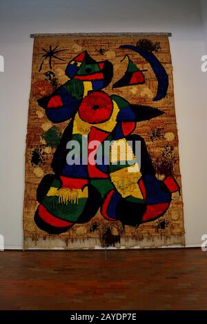 Kunstsammlungen in Fundacio Joan Miro, einem Museum für moderne Kunst, das Joan Miro auf dem Hügel von Montjuic in Barcelona, Spanien ehrt. Stockfoto