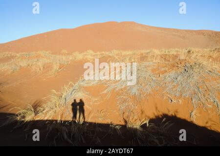 Zwei in der Wüste von Namib