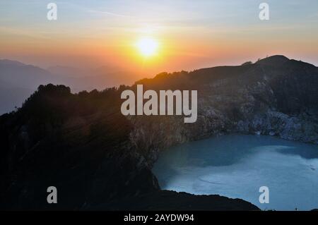 Sonnenaufgang am Kelimutu-Vulkan Moni Island Flores Indonesia Stockfoto