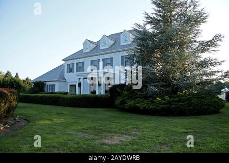 Southampton, NY, USA. August 2008. Atmosphäre beim intimen Abendessen, das von Haley & Jason Binn und Debra Halpert des Hampton Magazine zusammen mit Sara Herbert-Galloway & Alan Becker in einer privaten Residenz veranstaltet wird. Kredit: Steve Mack/Alamy Stockfoto