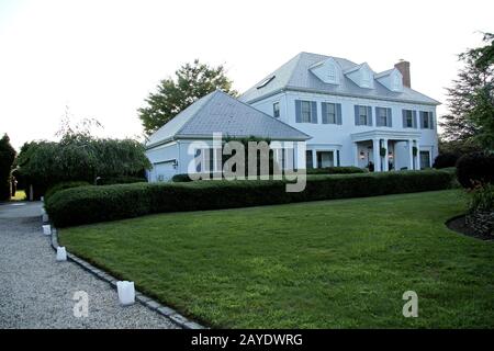 Southampton, NY, USA. August 2008. Atmosphäre beim intimen Abendessen, das von Haley & Jason Binn und Debra Halpert des Hampton Magazine zusammen mit Sara Herbert-Galloway & Alan Becker in einer privaten Residenz veranstaltet wird. Kredit: Steve Mack/Alamy Stockfoto