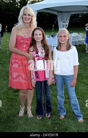 Southampton, NY, USA. August 2008. Bei dem intimen Abendessen, das Haley & Jason Binn vom Hampton Magazine und Debra Halpert zusammen mit Sara Herbert-Galloway & Alan Becker in einem privaten Wohnsitz veranstaltet wird. Kredit: Steve Mack/Alamy Stockfoto