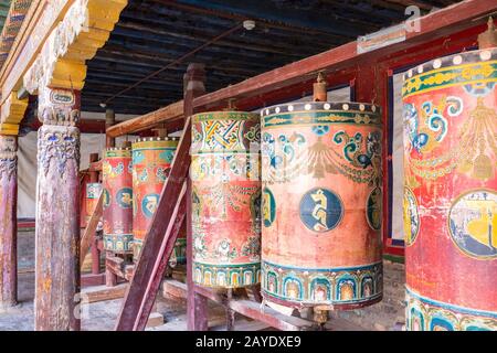 Gebeträder im kloster qinghai kumbum Stockfoto