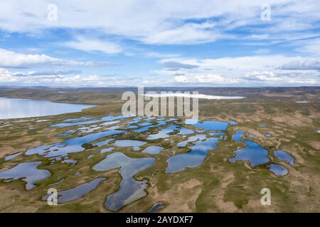 Schöne Hochplateau-Feuchtgebiete gegen einen blauen Himmel Stockfoto