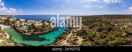 Luftbild, Bucht von Cala Pi, Strand und Felsküste, Torre de Cala Pi, Gemeinde Llucmajor, Mallorca, Stockfoto