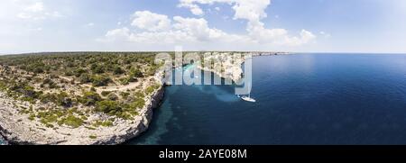 Luftbild, Bucht von Cala Pi, Strand und Felsküste, Torre de Cala Pi, Gemeinde Llucmajor, Mallorca, Stockfoto