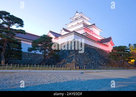 Burg Tsuruga mit Licht in der Stadt Aizu wakamatsu, Fukushima, Tohoku, Japan. Stockfoto