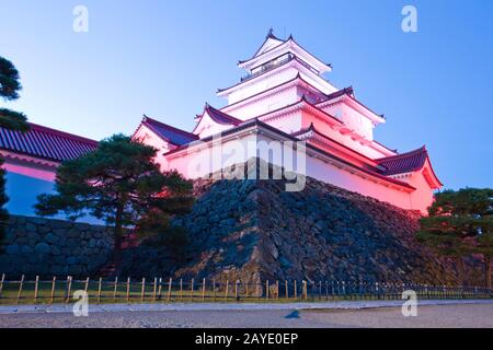 Burg Tsuruga mit Licht in der Stadt Aizu wakamatsu, Fukushima, Tohoku, Japan. Stockfoto