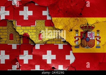 Flaggen von Regencos und Spanien malte auf Risse an der Wand Stockfoto