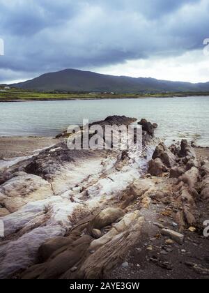 Küstenlinie mit Felsen entlang des Ring of beara in irland Stockfoto