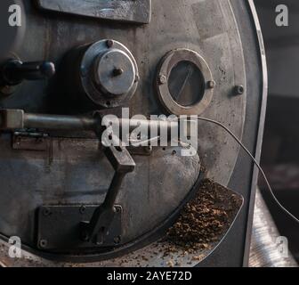 Kaffee Bohnen kochen während der Röstung Stockfoto