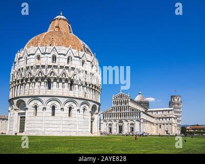 Blick auf die Touristenfront des Baptisteriums San Giovanni Stockfoto