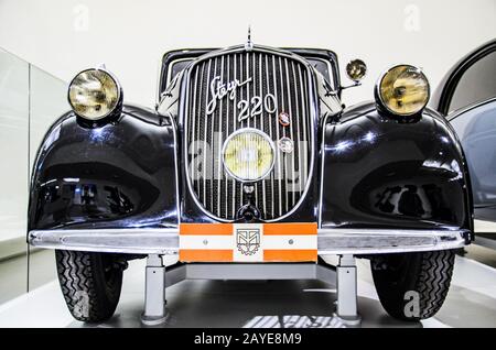 Wien, Österreich, 10.01.2015: Schwarz Steyr 220 Oldtimer aus dem Jahr 1937. Foto stellt im Museum der Technik. Ort zu besuchen. Stockfoto