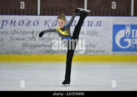 Orenburg, Russland - 25. März 2017 Jahr: Junge treten im Eiskunstlauf Orenburger weiten an Stockfoto