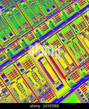 Wärmebild eines Blade-Gehäuses im Rechenzentrum, BladeCenter-Netzwerk in einem Server-Rack Stockfoto