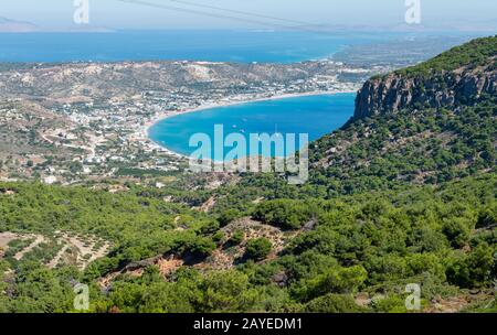 Blick auf den Strand und die Bucht von Kefalos, Kos Griechenland Stockfoto